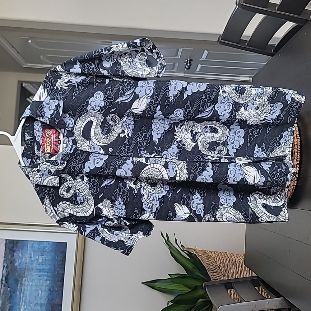 NWOT Mens Dragon Print Shirt Button Up Short Sleeve, Sz M
